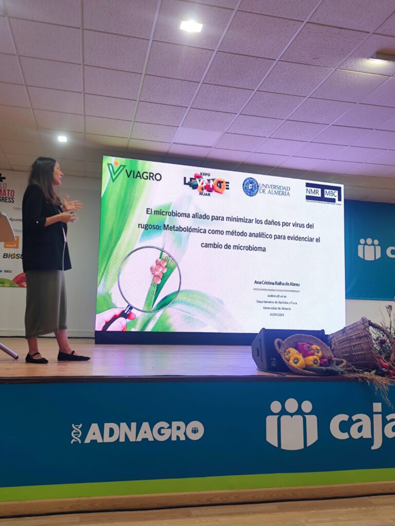 Ana gives a conference in Expolevante 2024 ! Probiotics against tomato brown rugose fruit virus (ToBRFV)